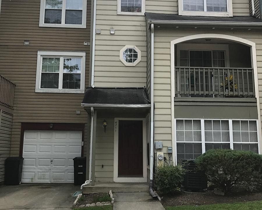 Front of Home with garage