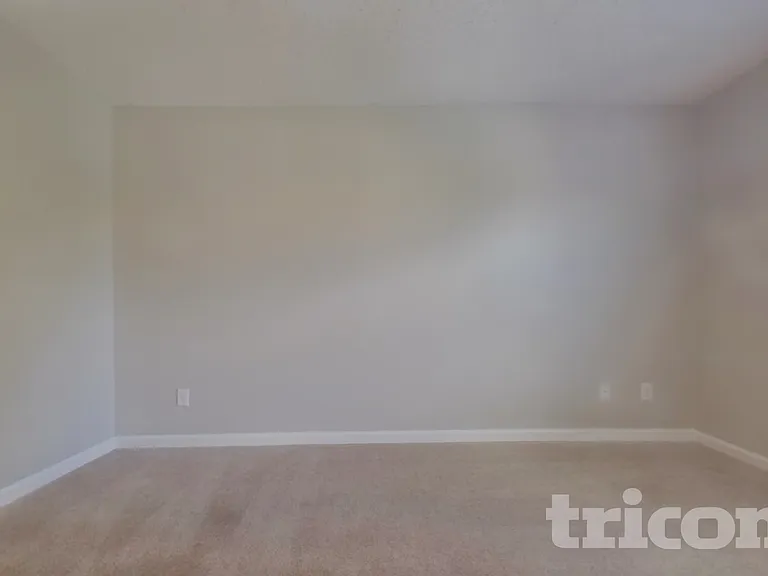 404 Remington Ct — Photo 9