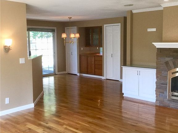 5th image of 19109 Dellwood Dr