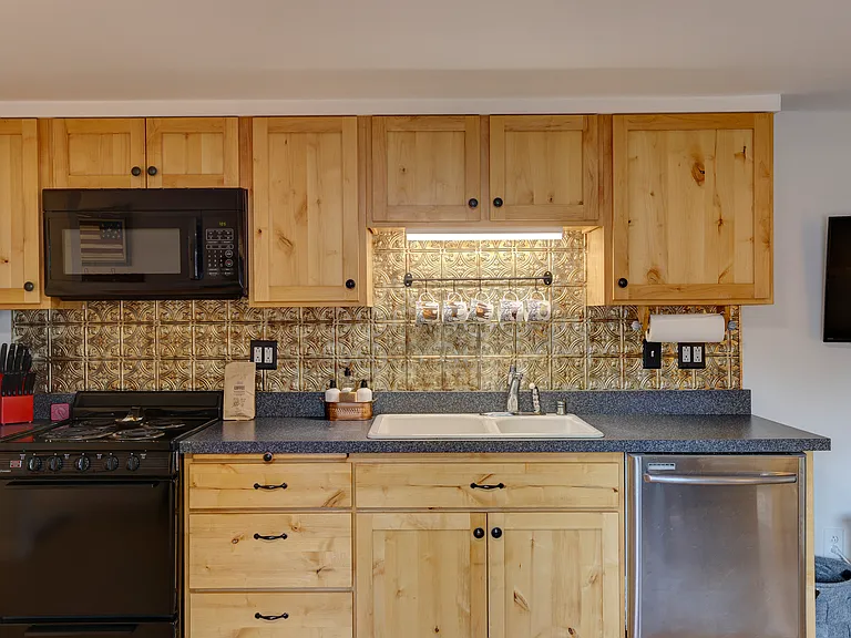 595 Wyoming Ave #A — Photo 5
