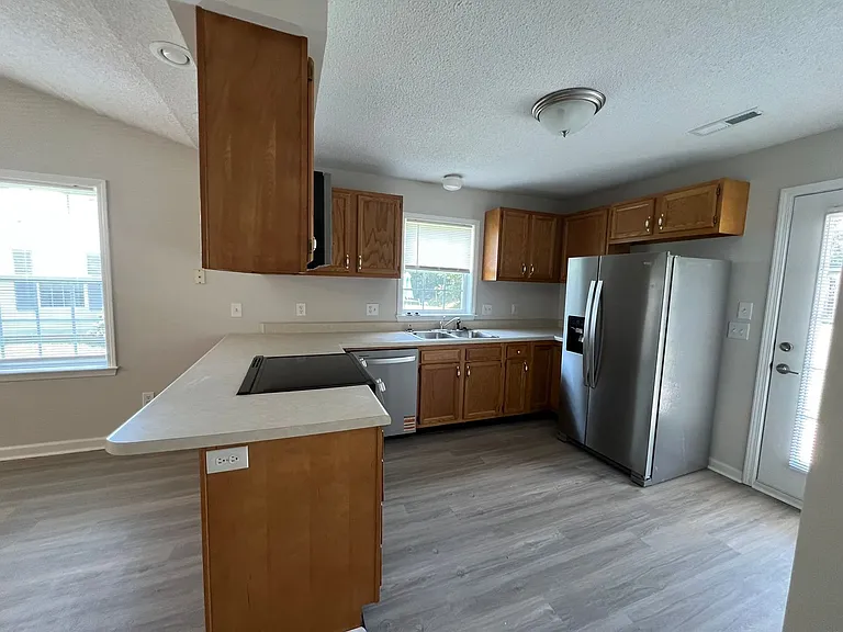 122 Springwood Ln — Photo 2