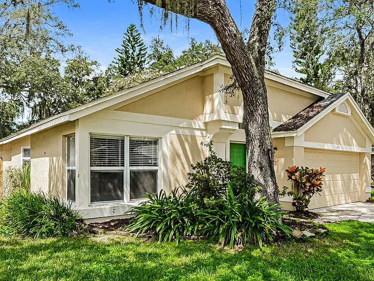 1096 Manigan Ave — Photo 3