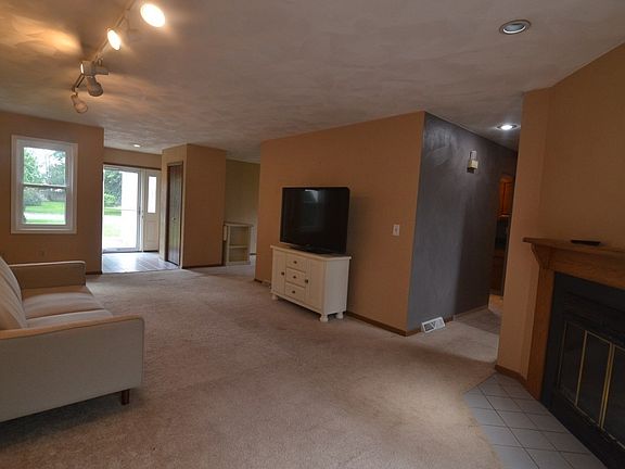 4th image of 204 Loretta Ln