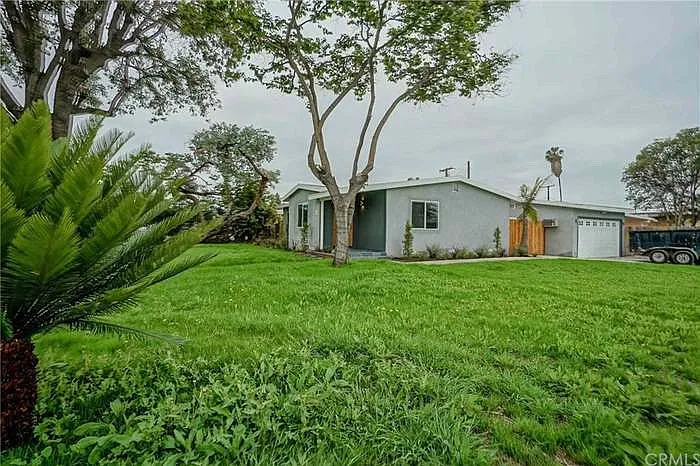 137 N Mardina St — Photo 13