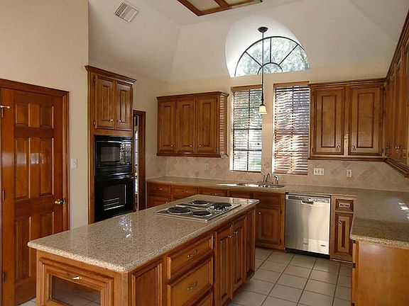 3rd image of 3214 Mission Grove Dr