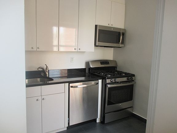 3rd image of 200 E 64th St APT 18C
