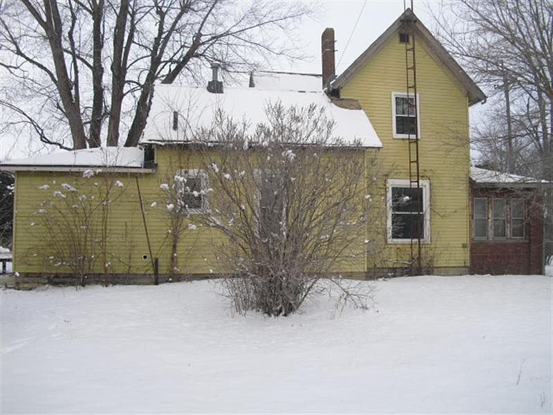 2nd image of 859 E Madison St