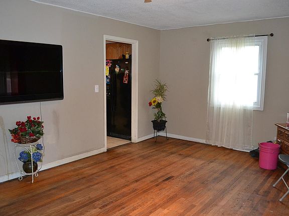 2nd image of 1355 W Exposition Ave