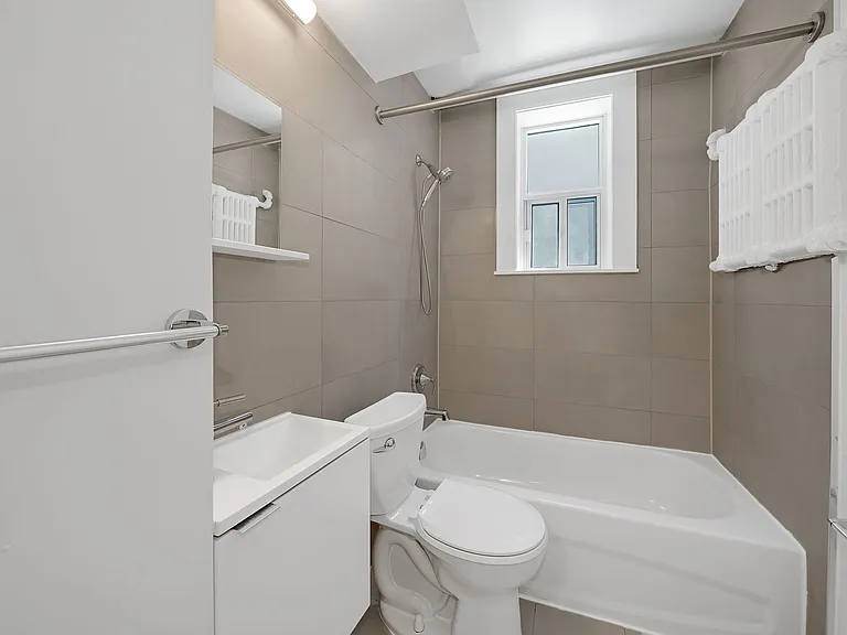 26 Balmoral Ave — Photo 44