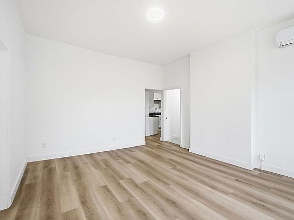 5th image of 568 Hale Ave #2