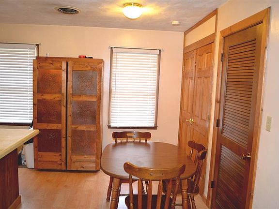 4th image of 379 N Redbud Dr