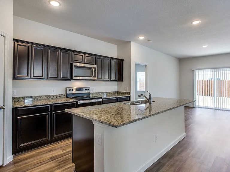 304 Briar Cv — Photo 4