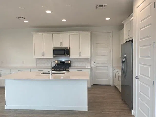 4 bed, 2248 sqft, $2,495 — Photo 4