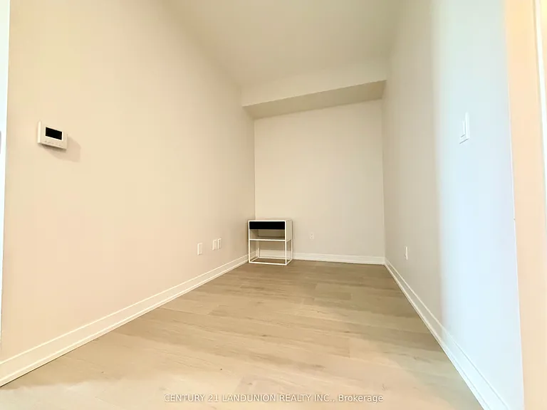 31 Tippett Rd — Photo 12