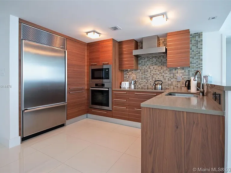 6801 Collins Ave #LPH14 — Photo 17