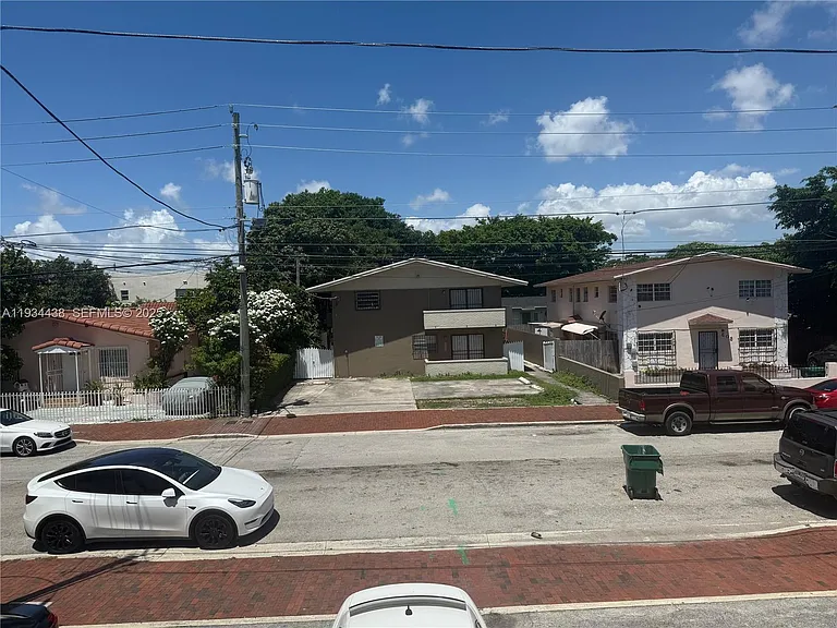 621 SW 15th Ave #4 — Photo 11