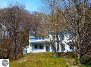 505 Leelanau Ave, Frankfort, MI 49635