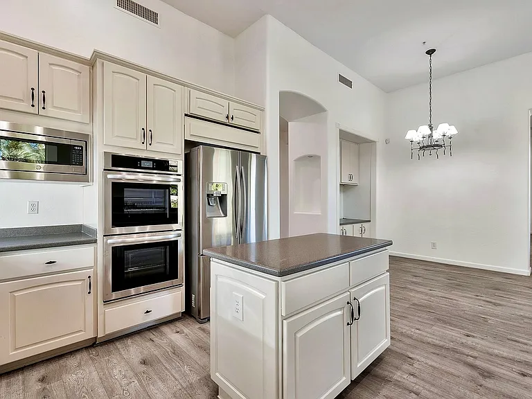 7460 E Tuckey Ln — Photo 13