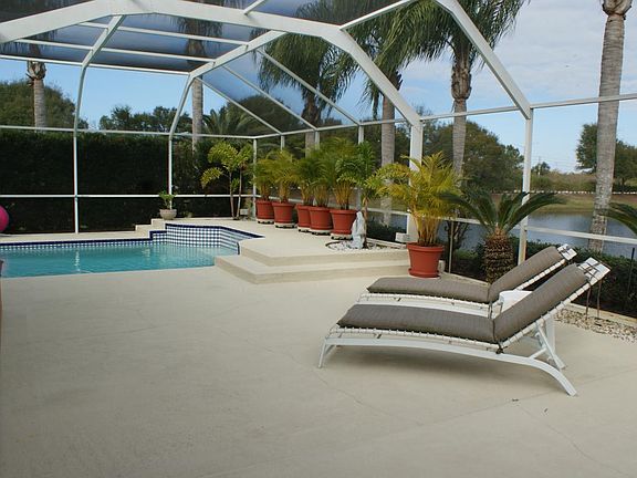 Extra large pool deck.