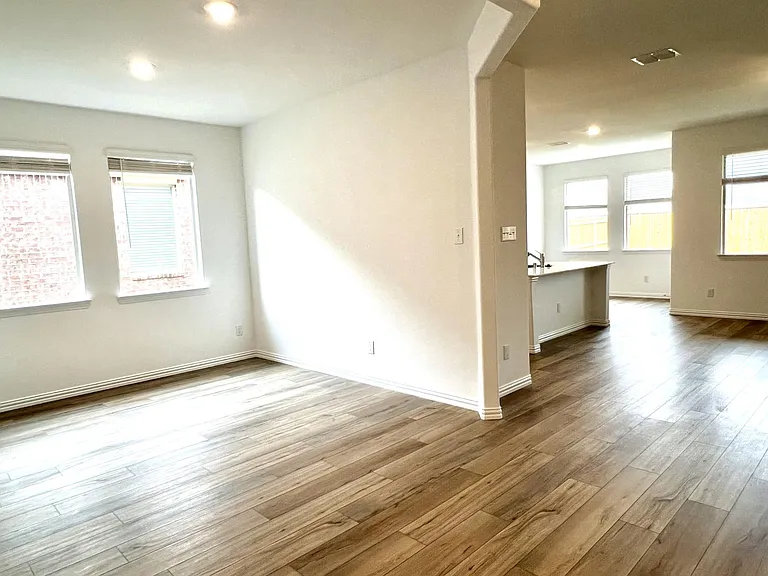 1129 Flameleaf Dr — Photo 16