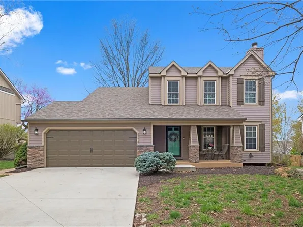 22517 W 53rd Ter, Shawnee, KS 66226
