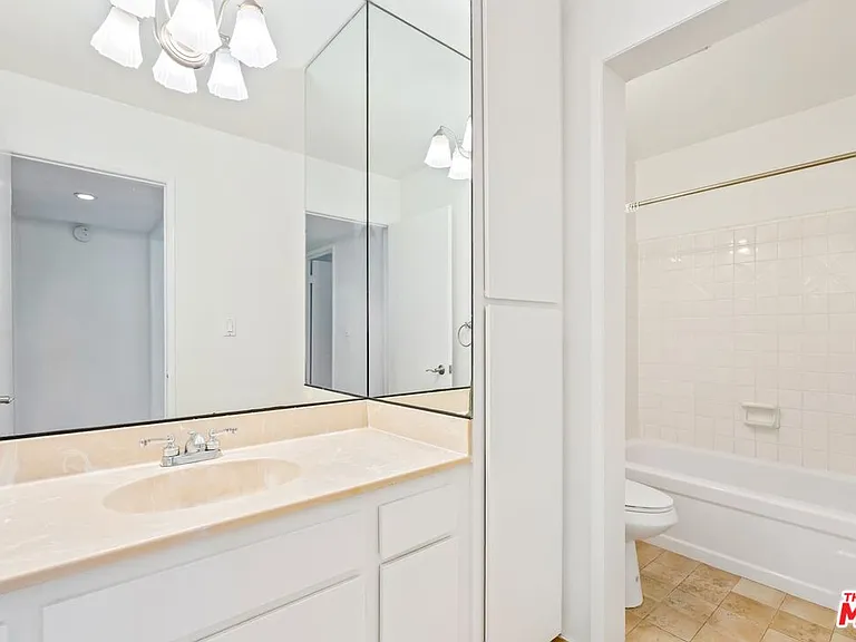1134 Alta Loma Rd #216 — Photo 15