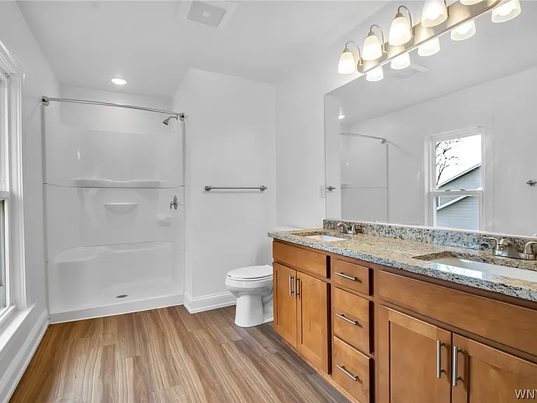 5849 Broadway St #8 — Photo 24