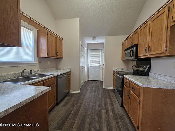 3rd image of 295 Garden Walk S