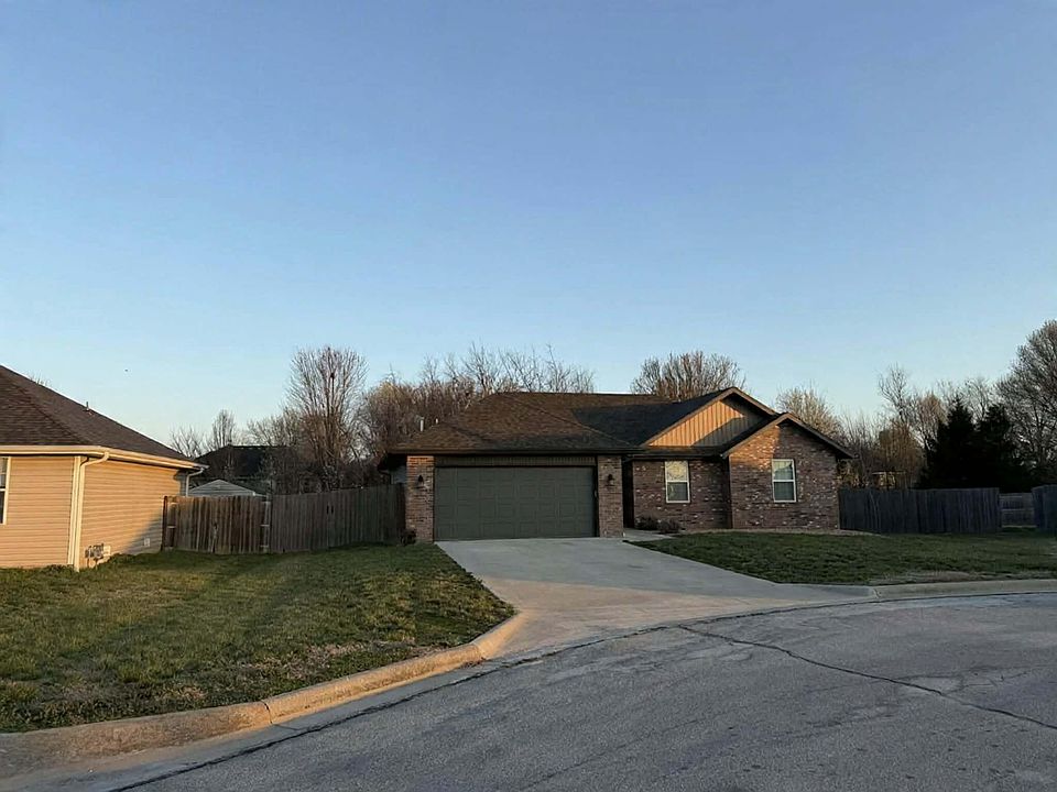 1st image of 905 W Brookshire Court