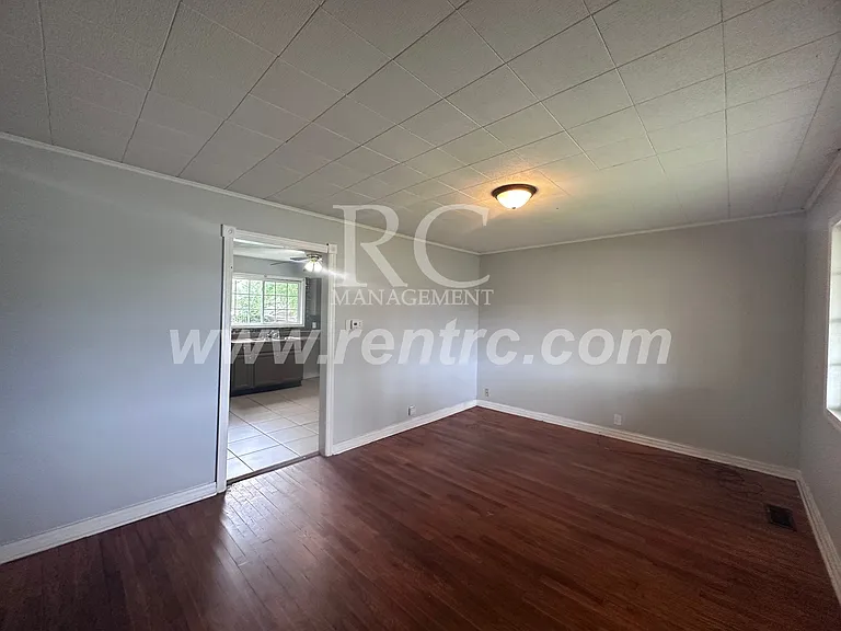 212 Logan St — Photo 5