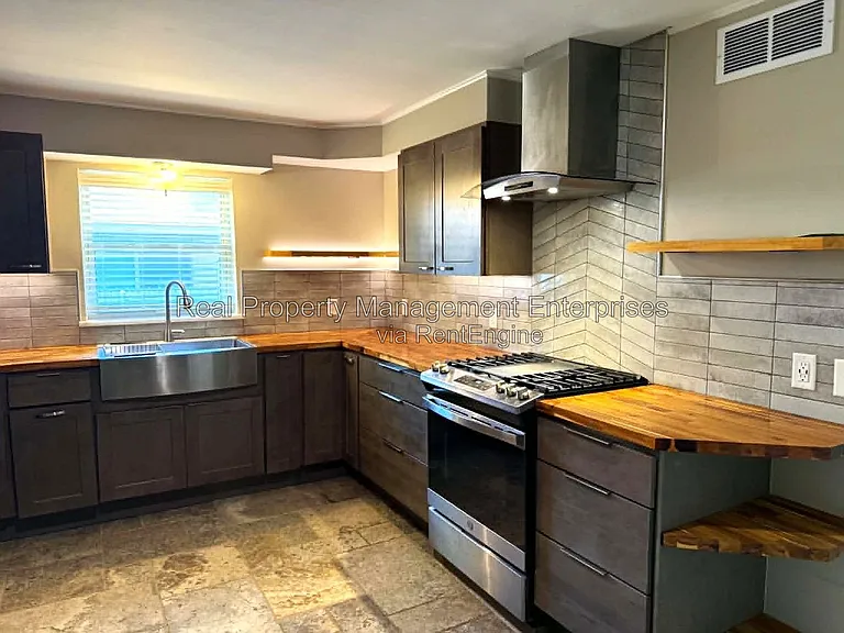 2301 N Warren Ave — Photo 16