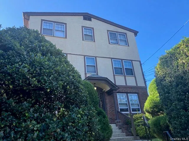 1 bed, 1.0 bath, 900 sqft, $2,250 — Photo 1