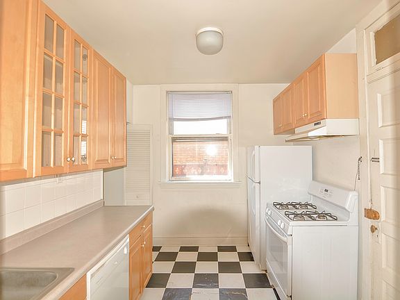 2nd image of 1947 W Berteau Ave #1