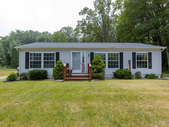 11765 Ferden Rd, Chesaning, MI 48616