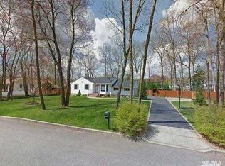 26 Arbutus Ln, Coram, NY 11727