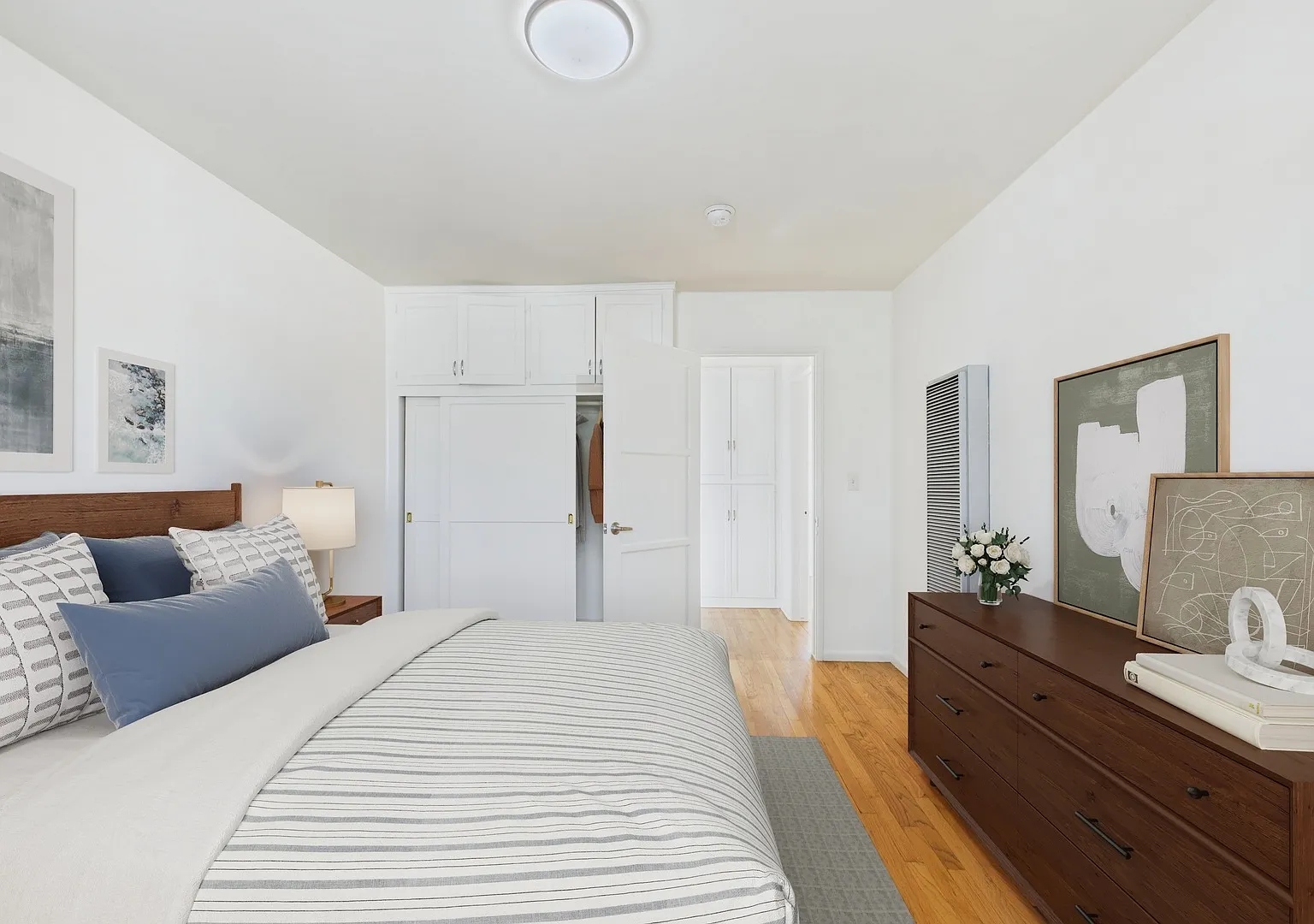 421 San Vicente Apartments — Photo 4
