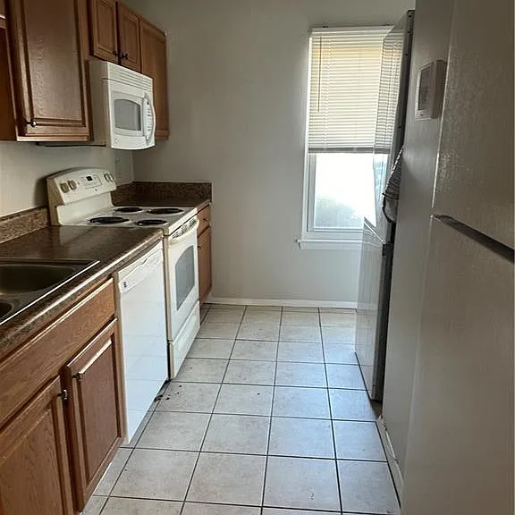1537 Darren Cir — Photo 2