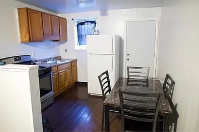 2405 N Marshall St — Photo 13