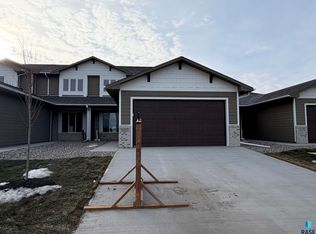 5217 E 67th St, Sioux Falls, SD 57108