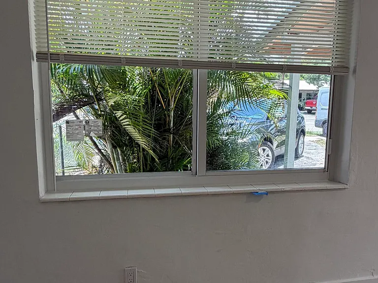411B NE 57th Ct — Photo 16