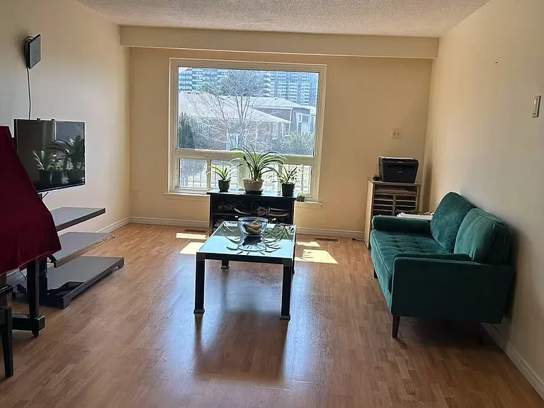 17 Heatherside Dr #UPPER — Photo 2