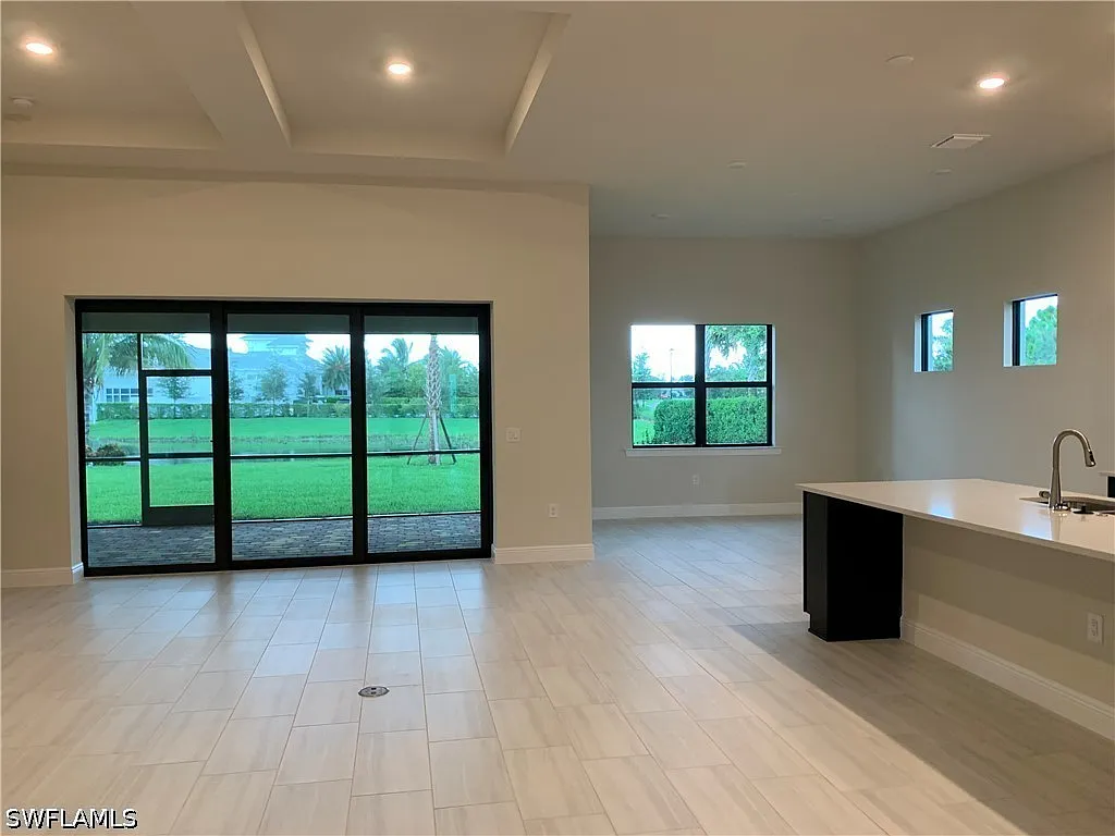 3 bed, 2500 sqft, $4,295 — Photo 3