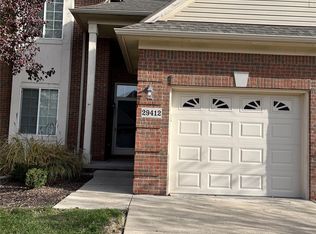29412 Woodpark Cir, Warren, MI 48092