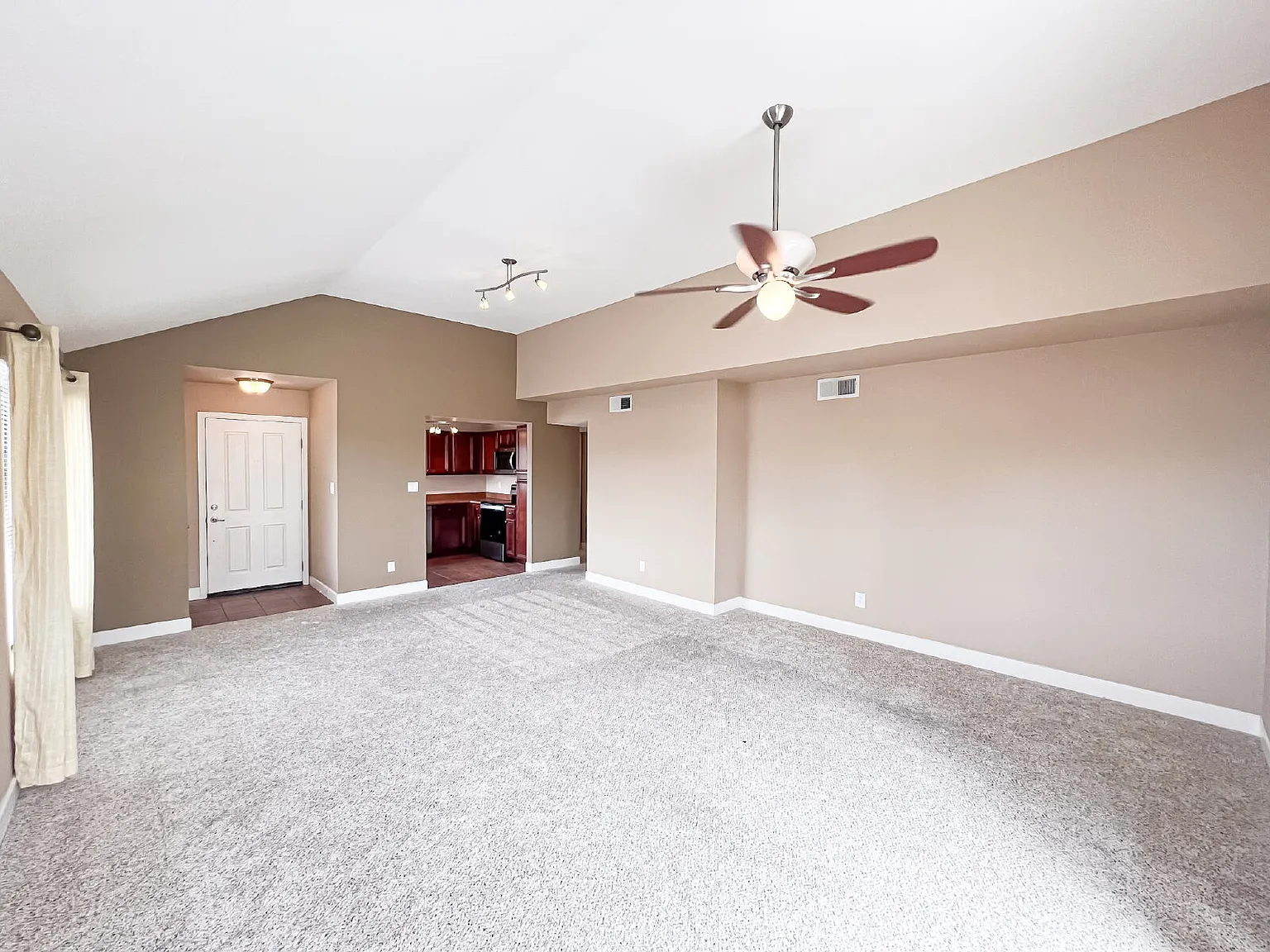 10115 E Mountain View Rd #2086 — Photo 2