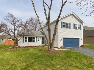 1101 Prairie Dr, Algonquin, IL 60102