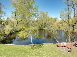 455 Oak Creek Dr S, Vadnais Heights, MN 55127