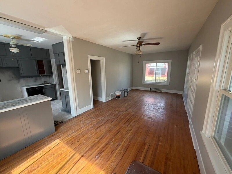 2nd image of 1601 N 25th St #25