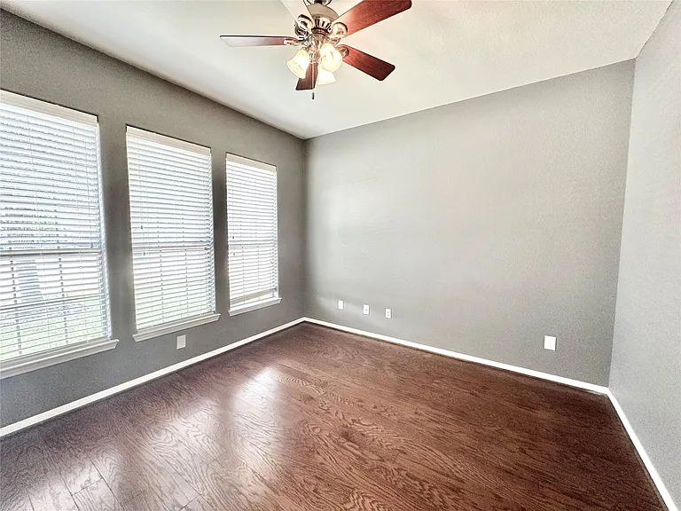 25323 Lisburn Dr — Photo 5