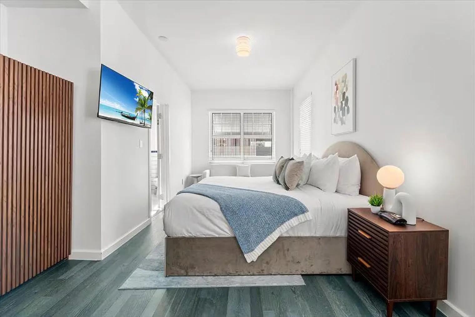 Studio, 1.0 bath, 355 sqft, $6,660 — Photo 3