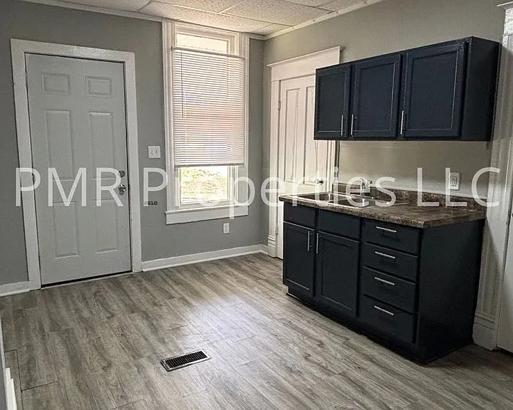 615 E Highland Ave — Photo 2